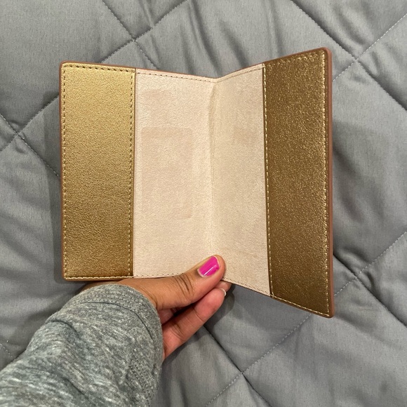Rose gold passport cover - Picture 6 of 6